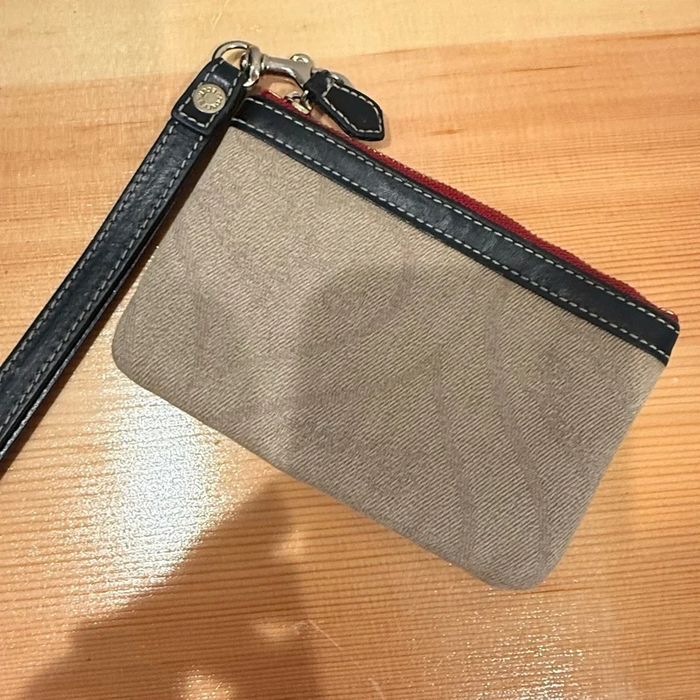 Dooney & Bourke coin purse with handle strap - Picture 1 of 8
